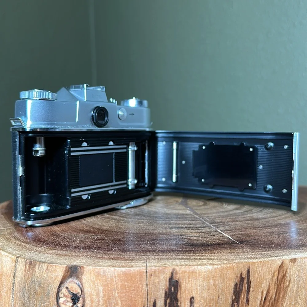 Kodak Retina Reflex S Camera + Case – for Repair/Display